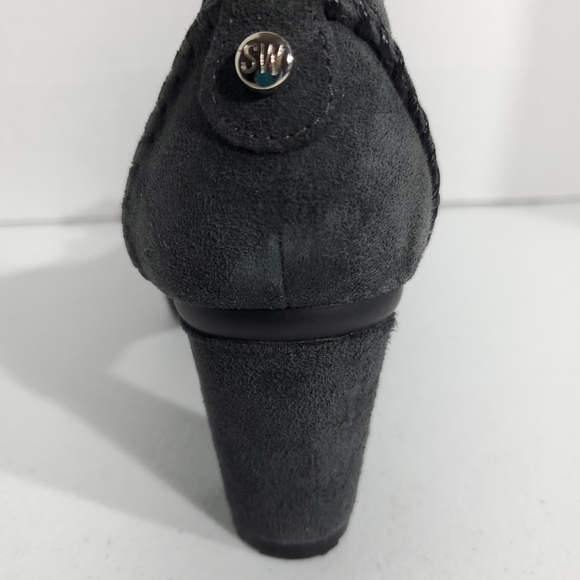 Stuart Weitzman Sz 7 Dark Gray/Black Suede Chunk Heels With Tasseld